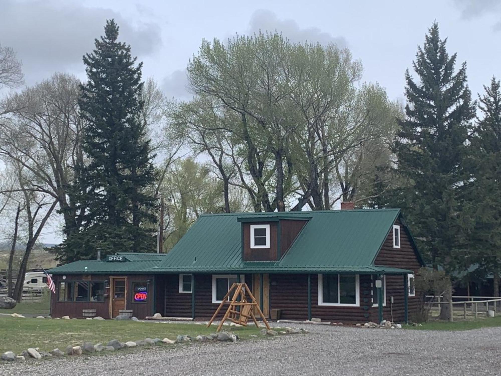 Chinook Winds Lodge